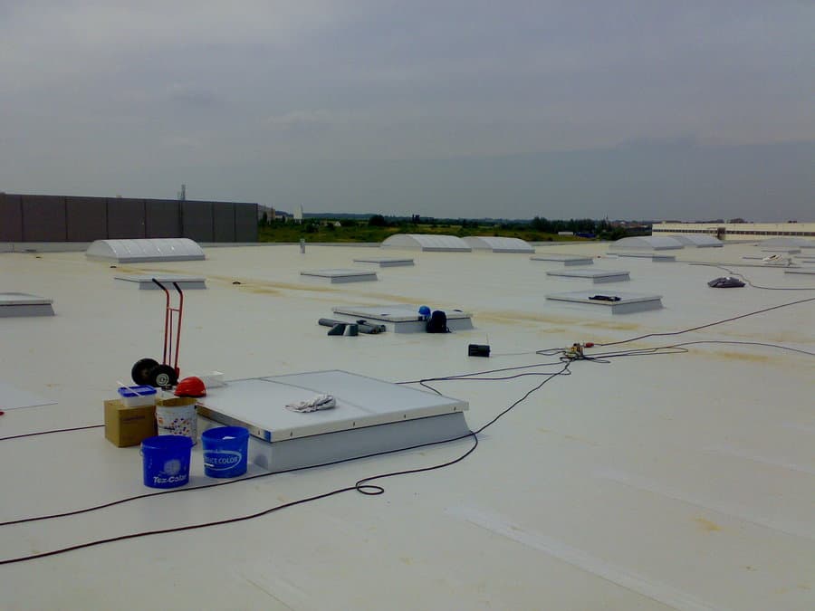 Výhody a typy izolace plochých střech